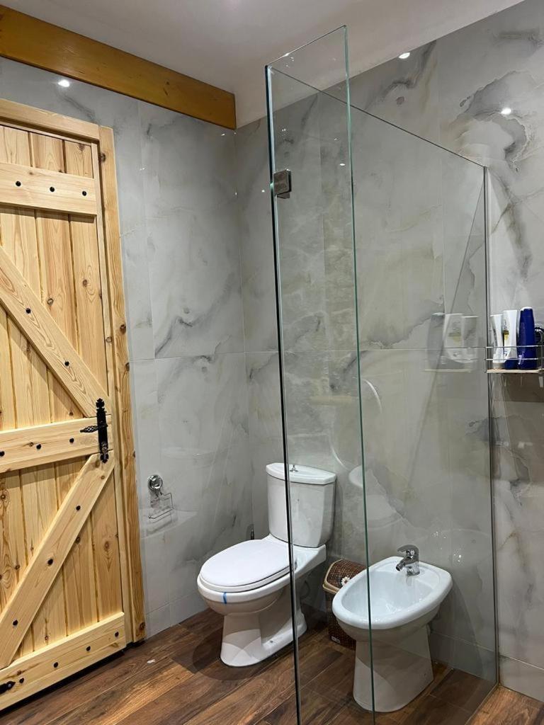Rahoni Park & Suites Дермі Номер фото
